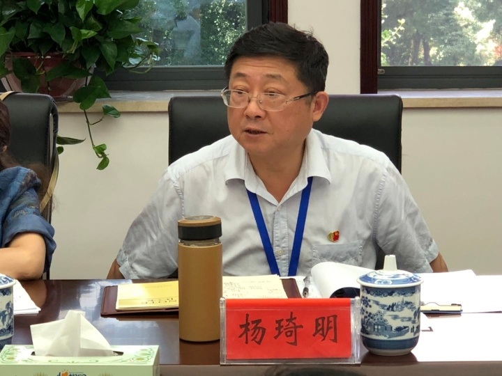 常务副校长杨琦明作总结讲话.jpg