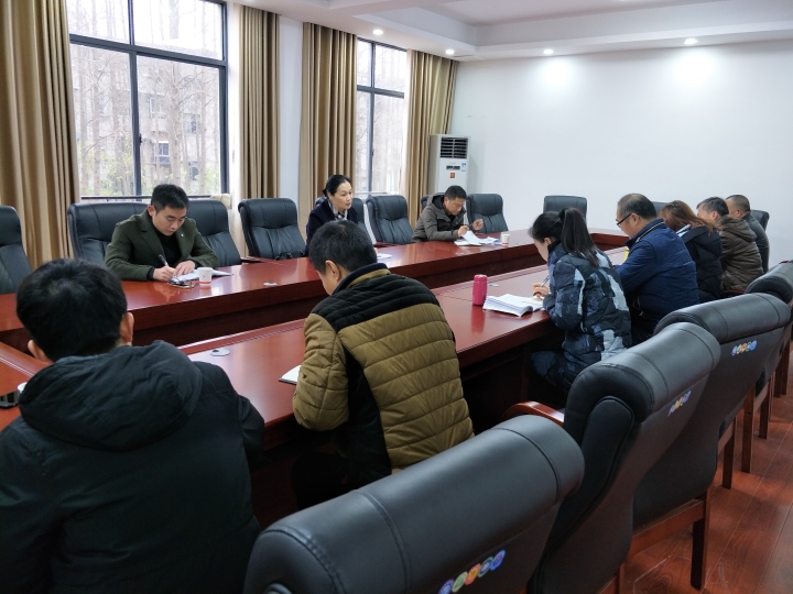 杨文惠主持召开党校校委会.jpg